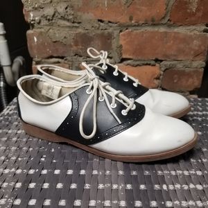Saddle shoe